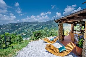 Sospirata Farmhouse in Pescia