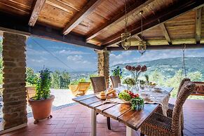 Sospirata Farmhouse in Pescia