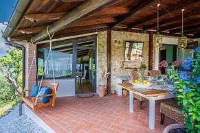 Sospirata Farmhouse in Pescia