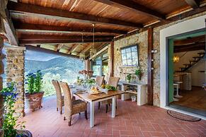 Sospirata Farmhouse in Pescia