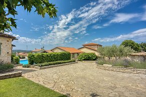 Vila Amyra With Pool