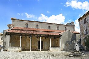 Villa Amyra With Pool
