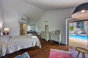 Vila Amyra With Pool