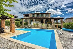 Vila Amyra With Pool