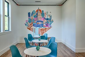 Historic B&B in Heart of ATX - 3 Suites Sleeps 10