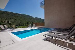 Villa Elpida at Minies