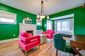 7 Private Suites Sleeps 25 Walkable to DT!