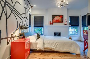 7 Private Suites Sleeps 25 Walkable to DT!