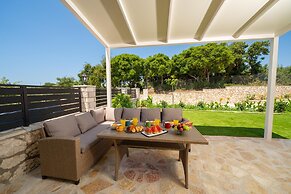 Dendra Apartments at Skala