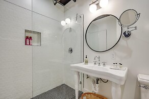 Historic Austin B&b: 4 Unique Suites, Sleeps 15!