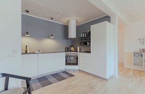 Downtown / Newly Renovated 2 Bedroom Apartment