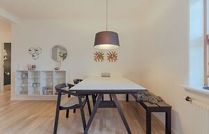 Downtown / Newly Renovated 2 Bedroom Apartment