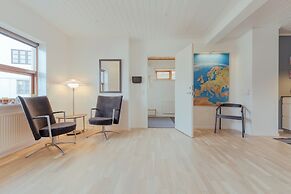 Downtown / Newly Renovated 2 Bedroom Apartment