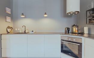 Downtown / Newly Renovated 2 Bedroom Apartment