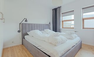 Downtown / Newly Renovated 2 Bedroom Apartment