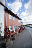 Downtown / Newly Renovated 2 Bedroom Apartment