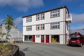 Downtown - Retro Decor - Stunning Views - Terrace