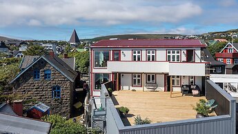 Downtown - Retro Decor - Stunning Views - Terrace