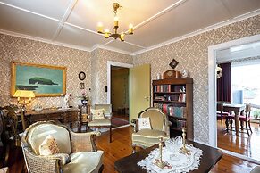 Downtown - Retro Decor - Stunning Views - Terrace