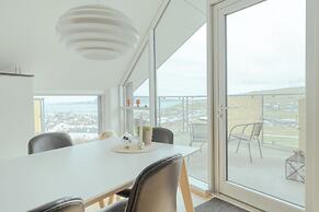 Stunning Views / Penthouse / Decorative / Parking