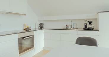 Stunning Views / Penthouse / Decorative / Parking