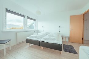 Sea View Apt / Central / Spacious / Free Parking