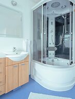 Sea View Apt / Central / Spacious / Free Parking