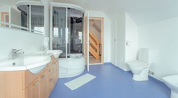 Sea View Apt / Central / Spacious / Free Parking