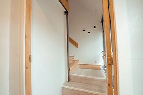 Sea View Apt / Central / Spacious / Free Parking