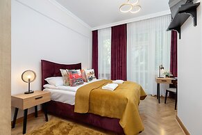 Mickiewicza Apartment Cracow by Renters