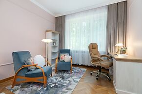 Mickiewicza Apartment Cracow by Renters