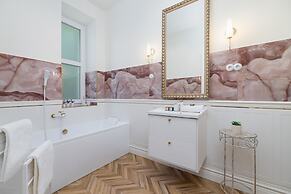 Mickiewicza Apartment Cracow by Renters