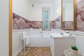 Mickiewicza Apartment Cracow by Renters