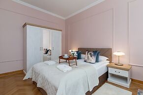 Mickiewicza Apartment Cracow by Renters