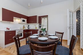 Mickiewicza Apartment Cracow by Renters
