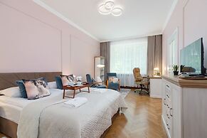 Mickiewicza Apartment Cracow by Renters