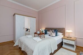 Mickiewicza Apartment Cracow by Renters