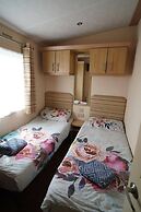 Modern 3 Bedroom 2 Bathroom Caravan With Decking