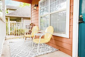 Quiet 2 Story Walkable to East Side Eateries