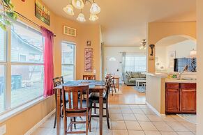 Quiet 2 Story Walkable to East Side Eateries