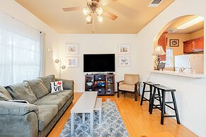 Quiet 2 Story Walkable to East Side Eateries