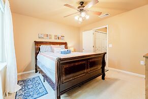 Quiet 2 Story Walkable to East Side Eateries