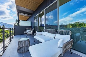 Sherman Retreat 5 Bedroom Townhouse by RedAwning