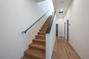 Sherman Retreat 5 Bedroom Townhouse by RedAwning