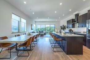 Sherman Retreat 5 Bedroom Townhouse by RedAwning