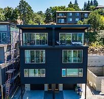 Sherman Retreat 5 Bedroom Townhouse by RedAwning