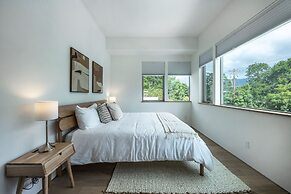 Sherman Retreat 5 Bedroom Townhouse by RedAwning