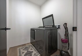 Sherman Retreat 5 Bedroom Townhouse by RedAwning