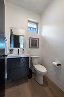 Sherman Retreat 5 Bedroom Townhouse by RedAwning