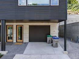 Sherman Retreat 5 Bedroom Townhouse by RedAwning